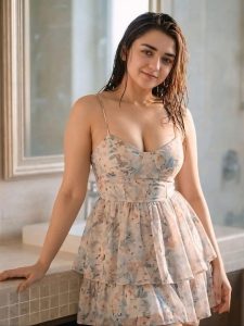 Escorts in E-11 Islamabad